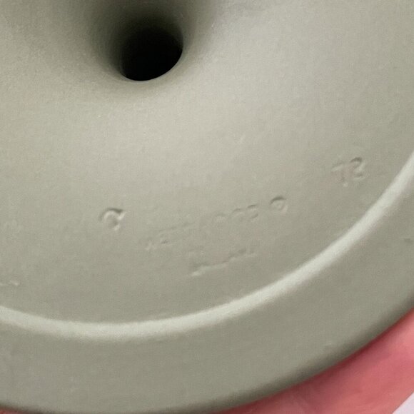 Wedgwood Green Jasperware White Cameo Set of Two 5" Reading Candlesticks c.1978 - Picture 9 of 11